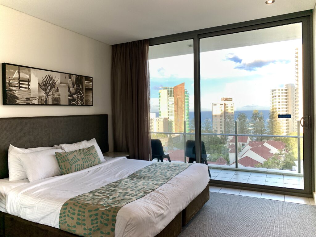 Wyndham Hotel Surfers Paradise:ベッドルーム(クイーンサイズ)