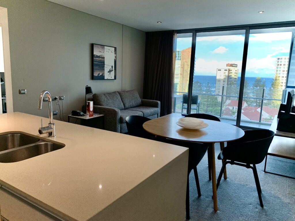 Wyndham Hotel Surfers Paradise:客室内リビングの写真