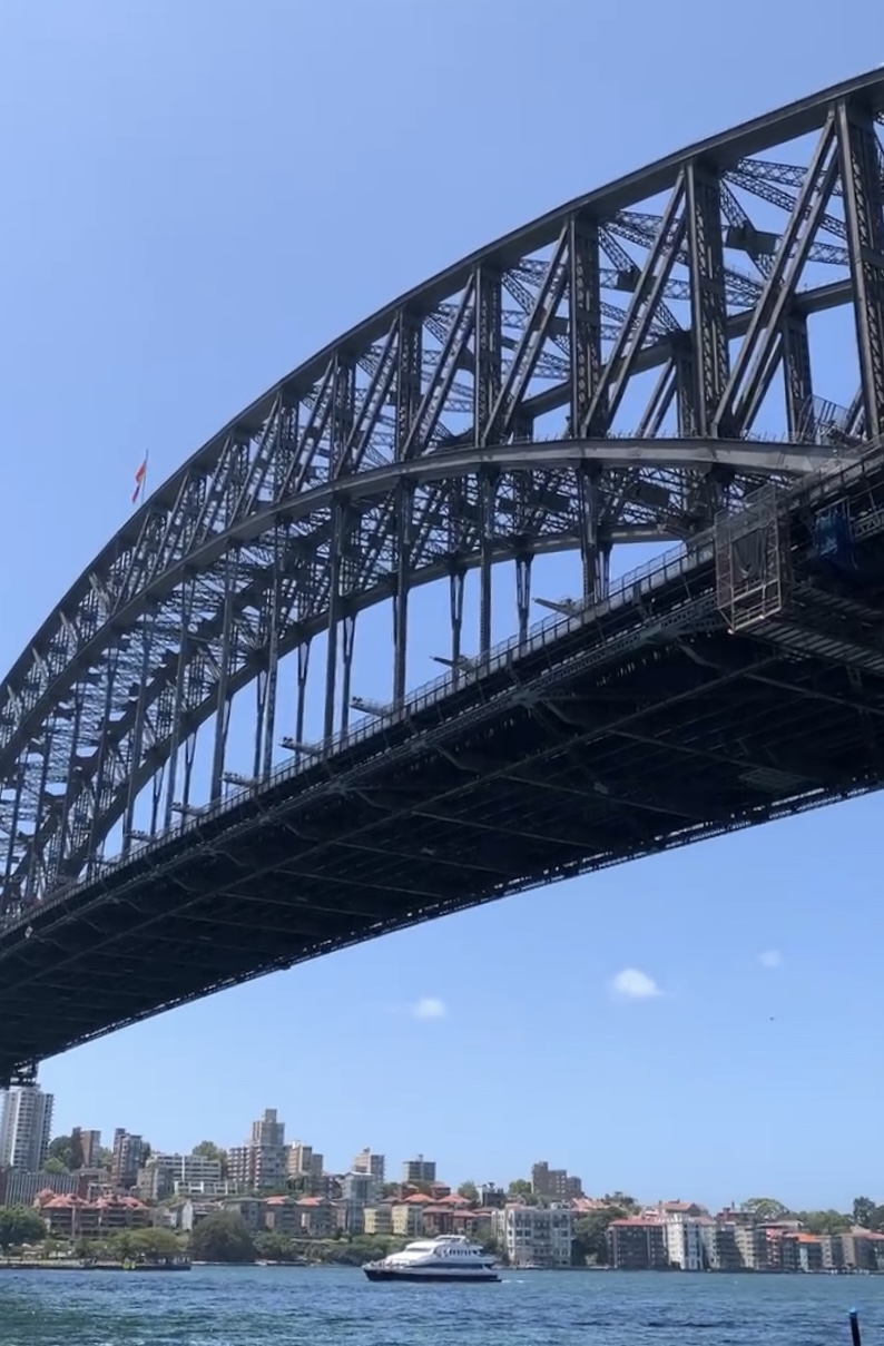 Big Bus route passing under the Sydney Harbour Bridge