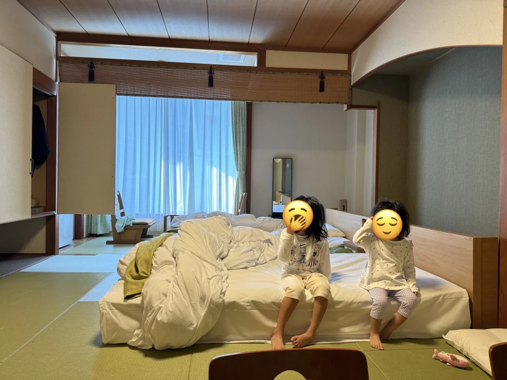 A cozy morning with our daughters just waking up in the tatami room at Shuzenji Onsen Katsuragawa