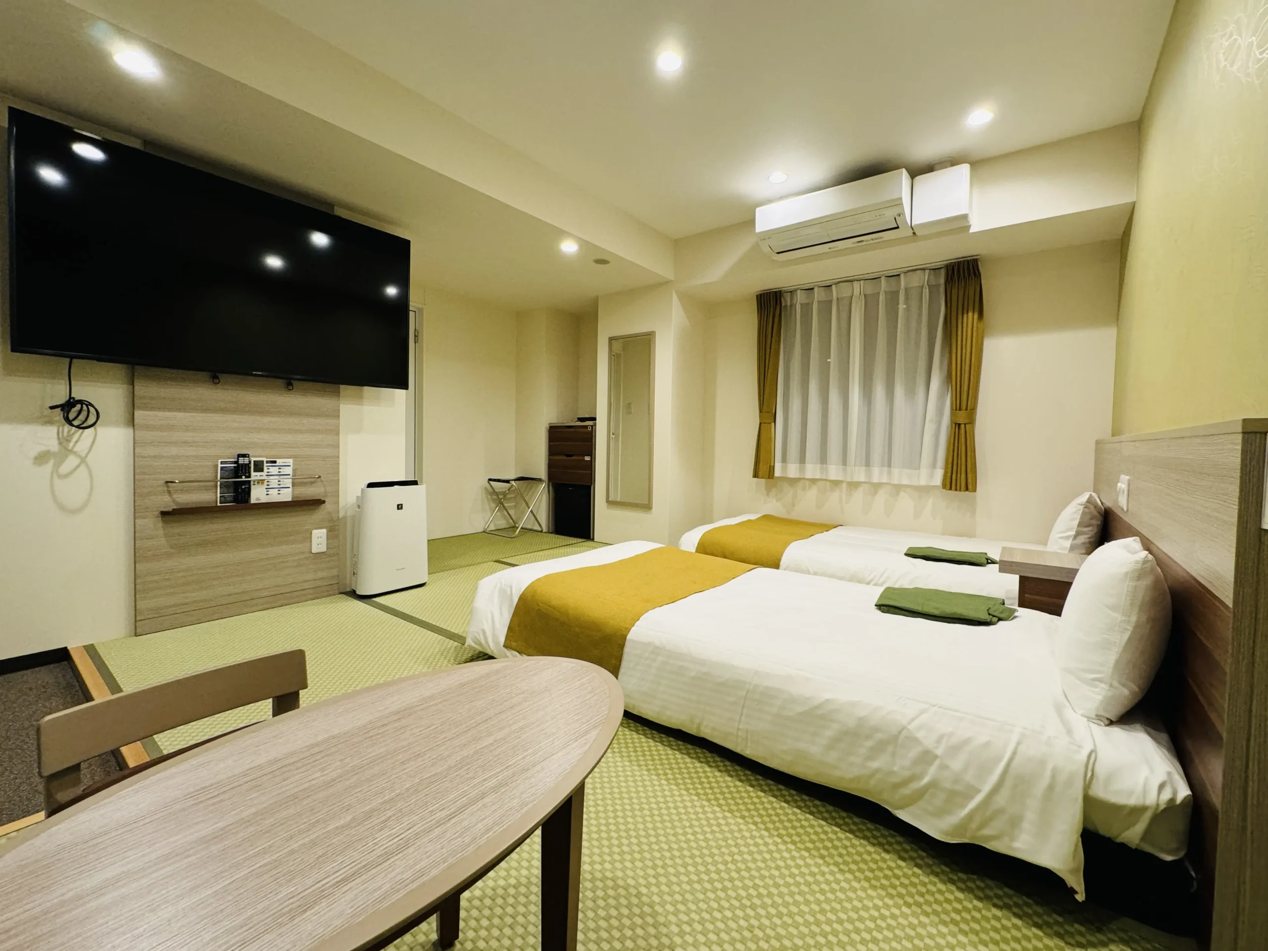 Japanese-style “Wa-modern Twin” room at Kuretake Inn Premium Shizuoka Annex, featuring tatami flooring and low beds
