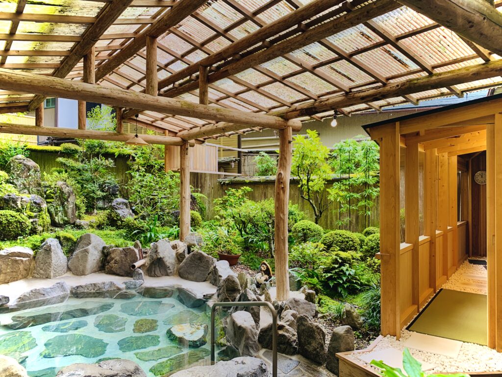 梅ヶ島コンヤ温泉・大野木荘:貸切露天風呂「花の湯」