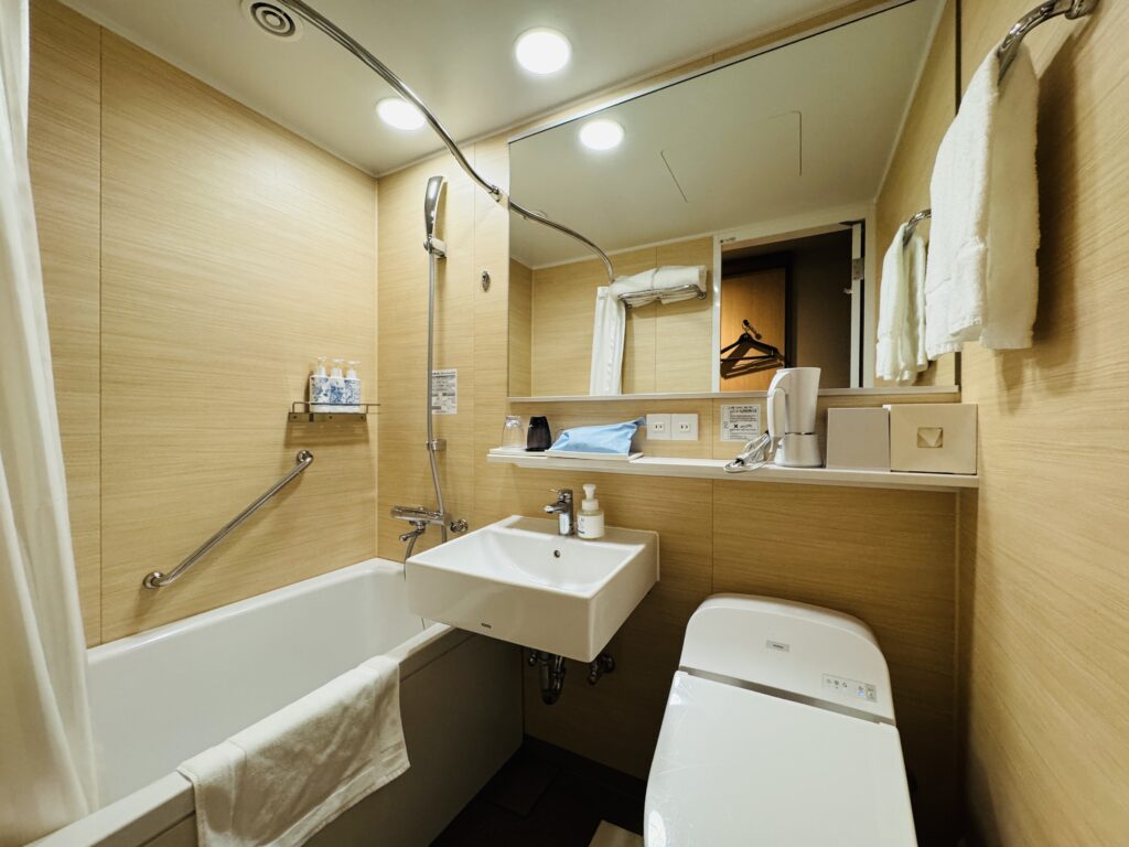 ホテルオーレイン(静岡):シングルルーム客室内・バスルーム