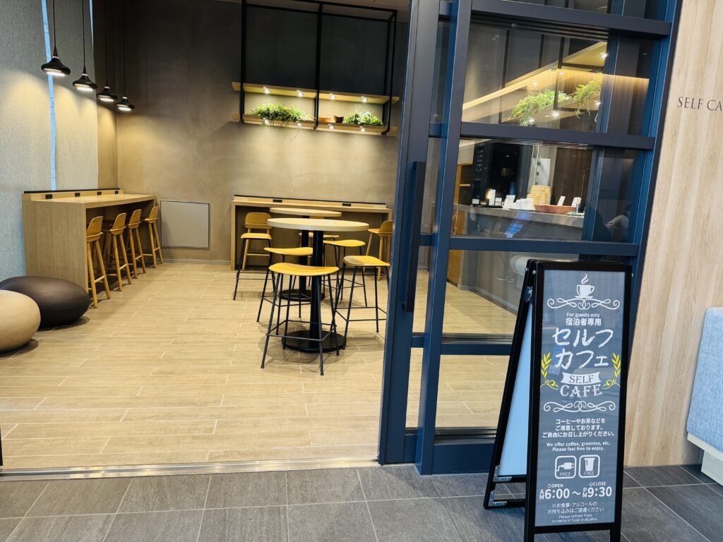 ホテルオーレイン(静岡):フロントにあるセルフカフェ