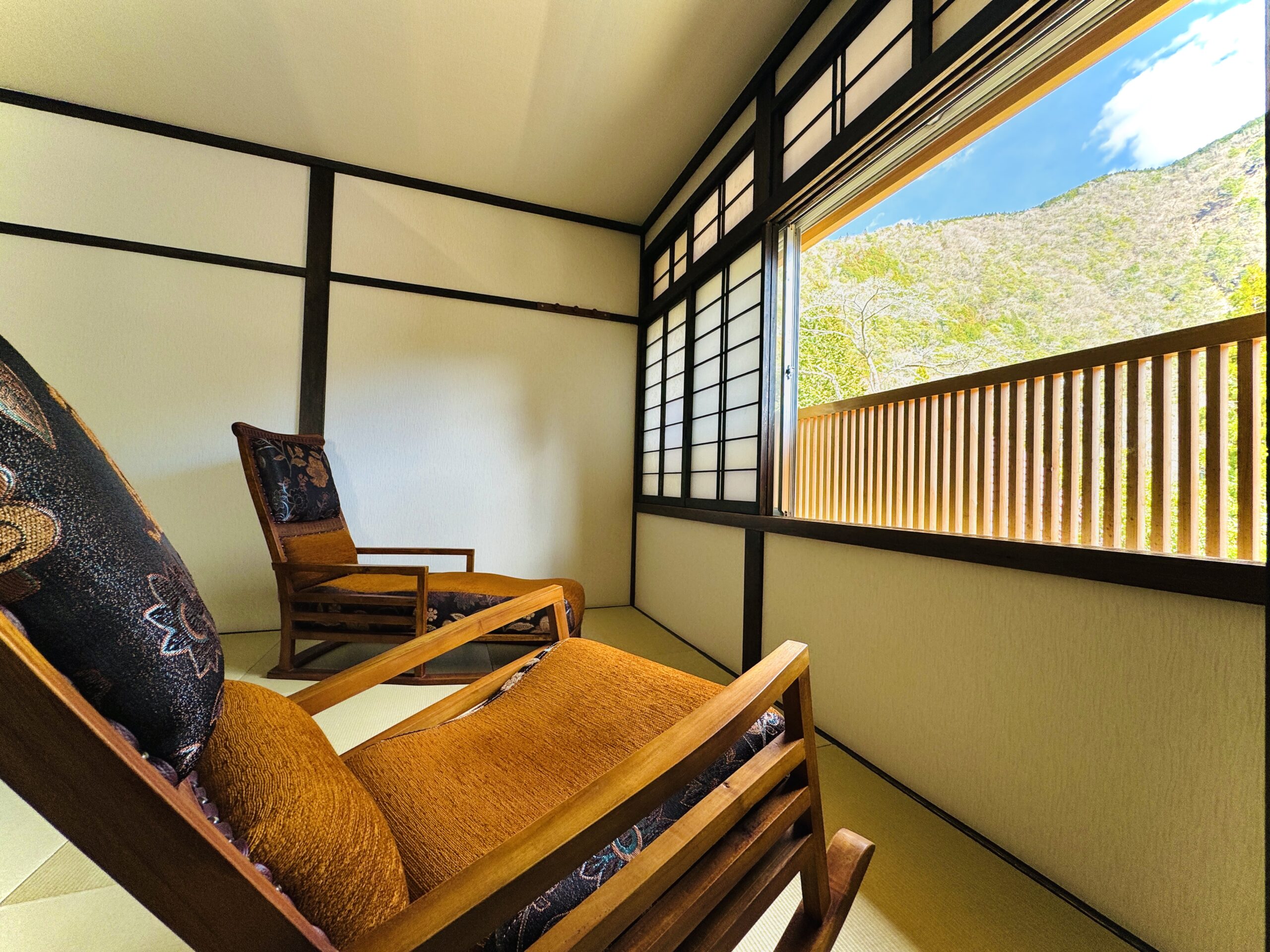 Jumaisan Room at Onogiso Ryokan, Umegashima Onsen – A spacious tatami room with mountain views