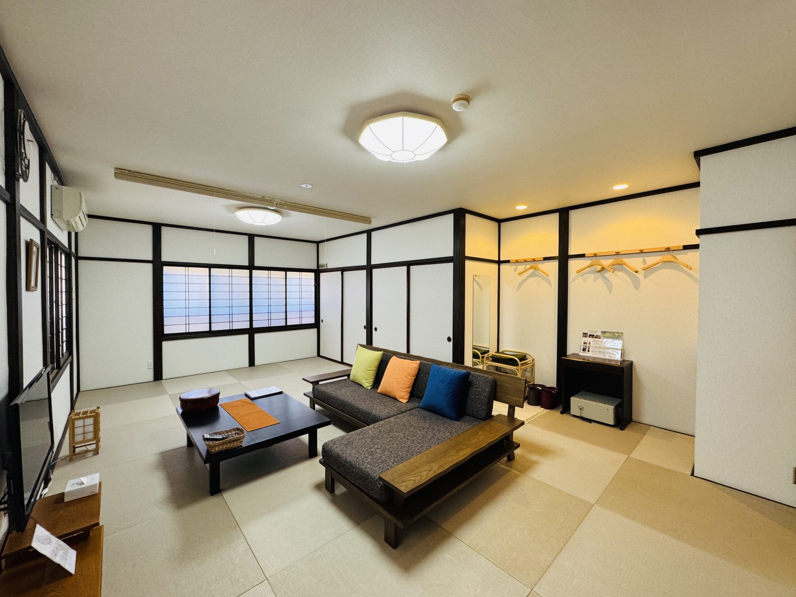 Higashimine Room at Onogiso Ryokan, Umegashima Onsen – A spacious tatami room with mountain views