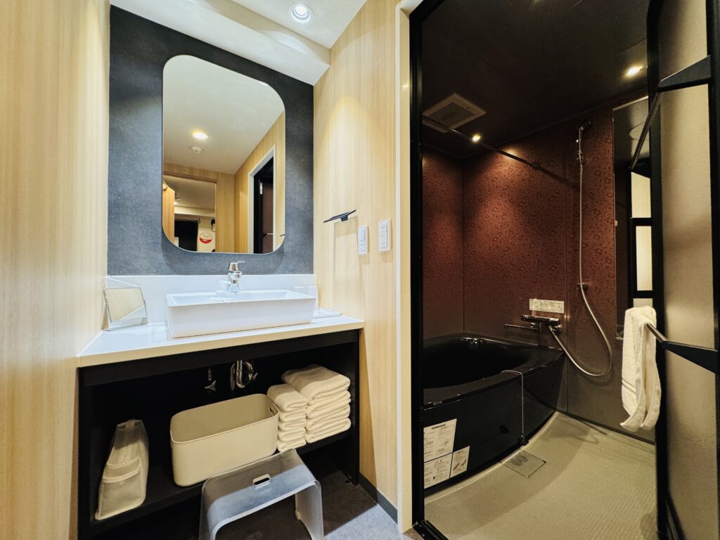 Bathroom area in the Pokémon Room at MIMARU TOKYO UENO EAST, featuring a sink and bathtub.