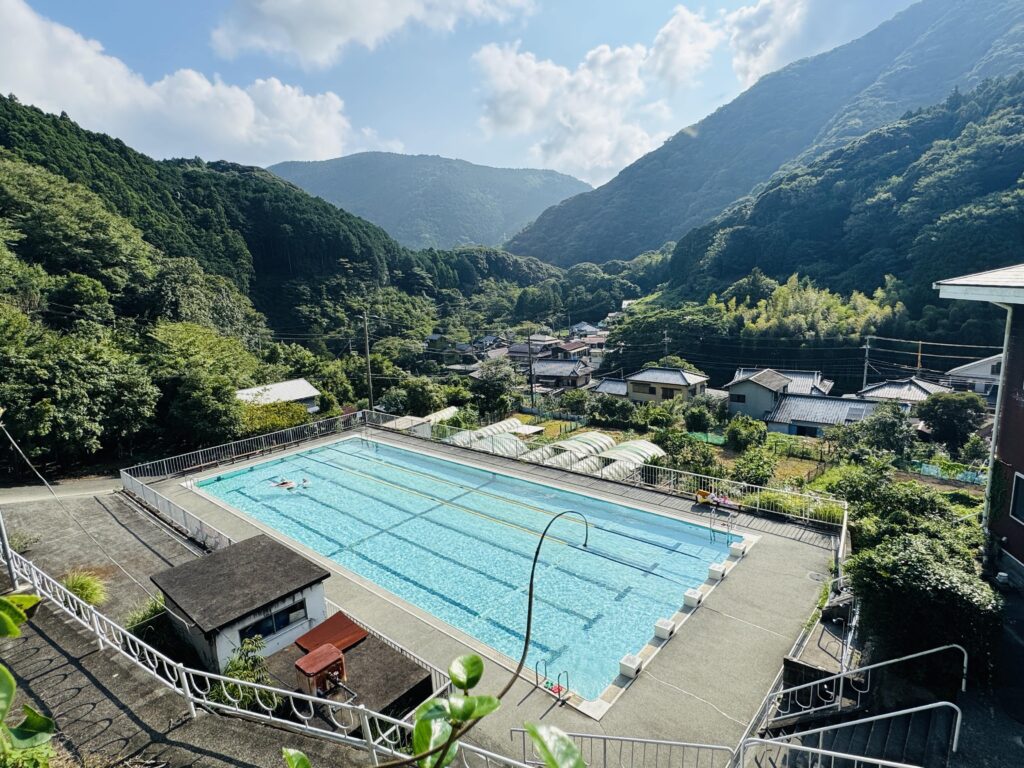 Outdoor hot spring pool at Yamabiko-so Inn in Nishi-Izu, surrounded by nature
