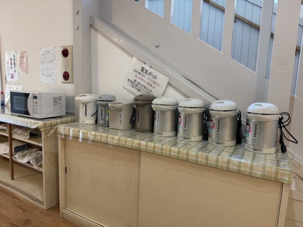 Shared items available for guests at Yamabiko-so Inn in Nishi-Izu, including an electric kettle, teapot, and cups for green tea