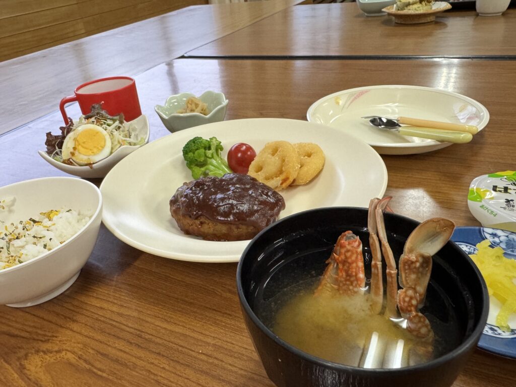 Children’s dinner set at Yamabiko-so Inn in Nishi-Izu, with a handmade hamburger steak and sides
