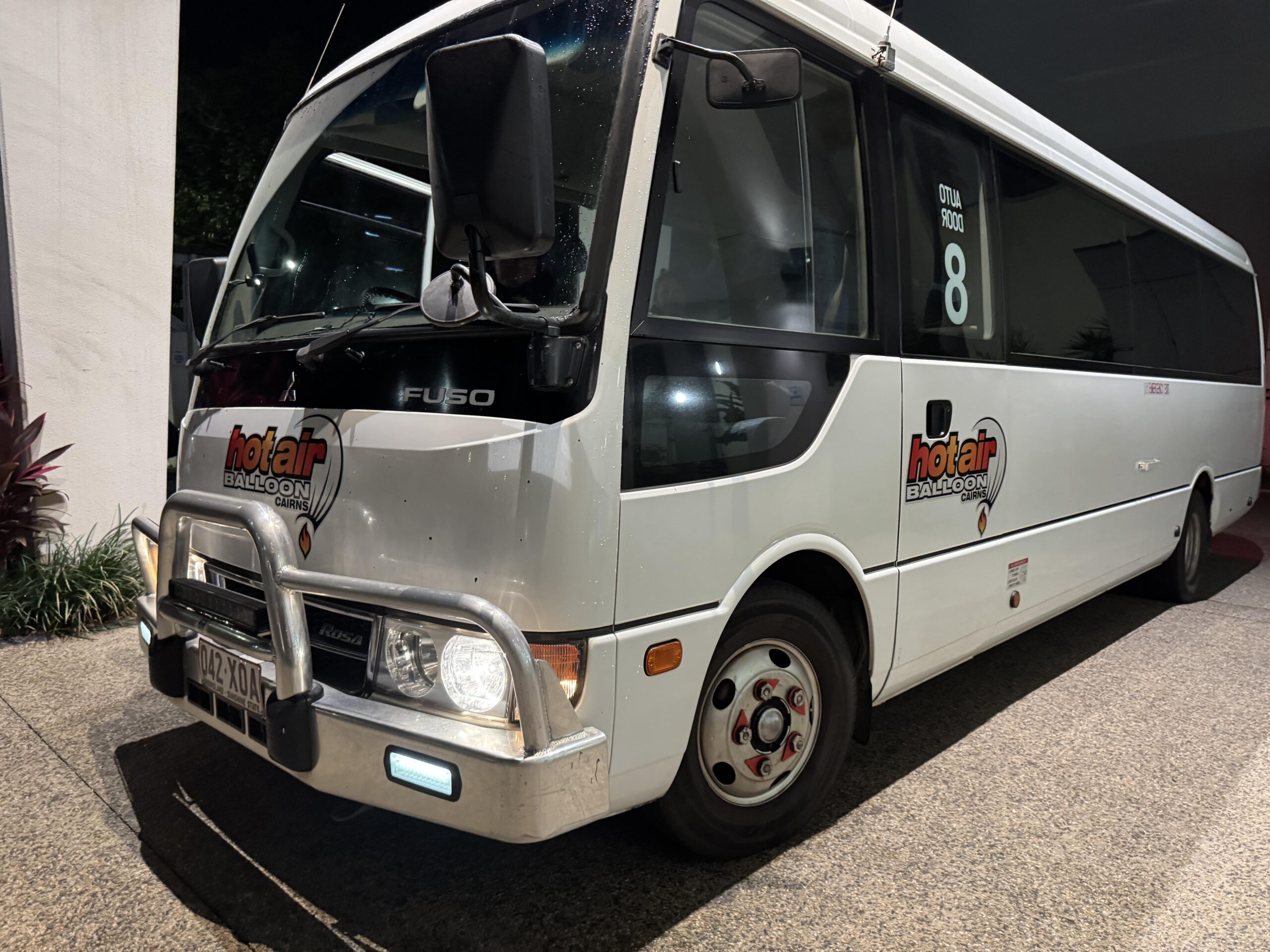 Hot Air Ballon社の送迎バス