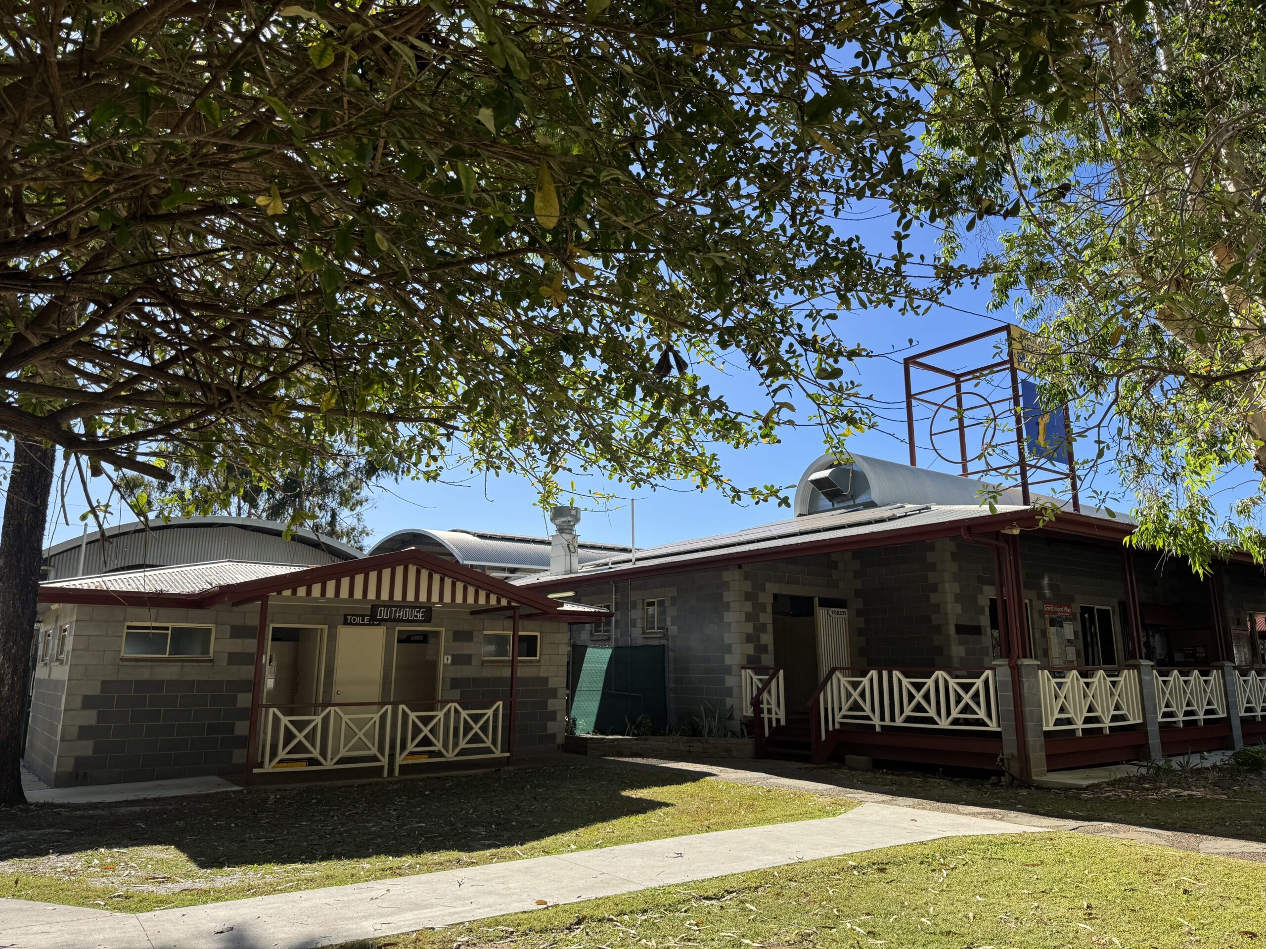 熱気球フライトを終え、マリーバのビジターセンターでトイレ休憩。