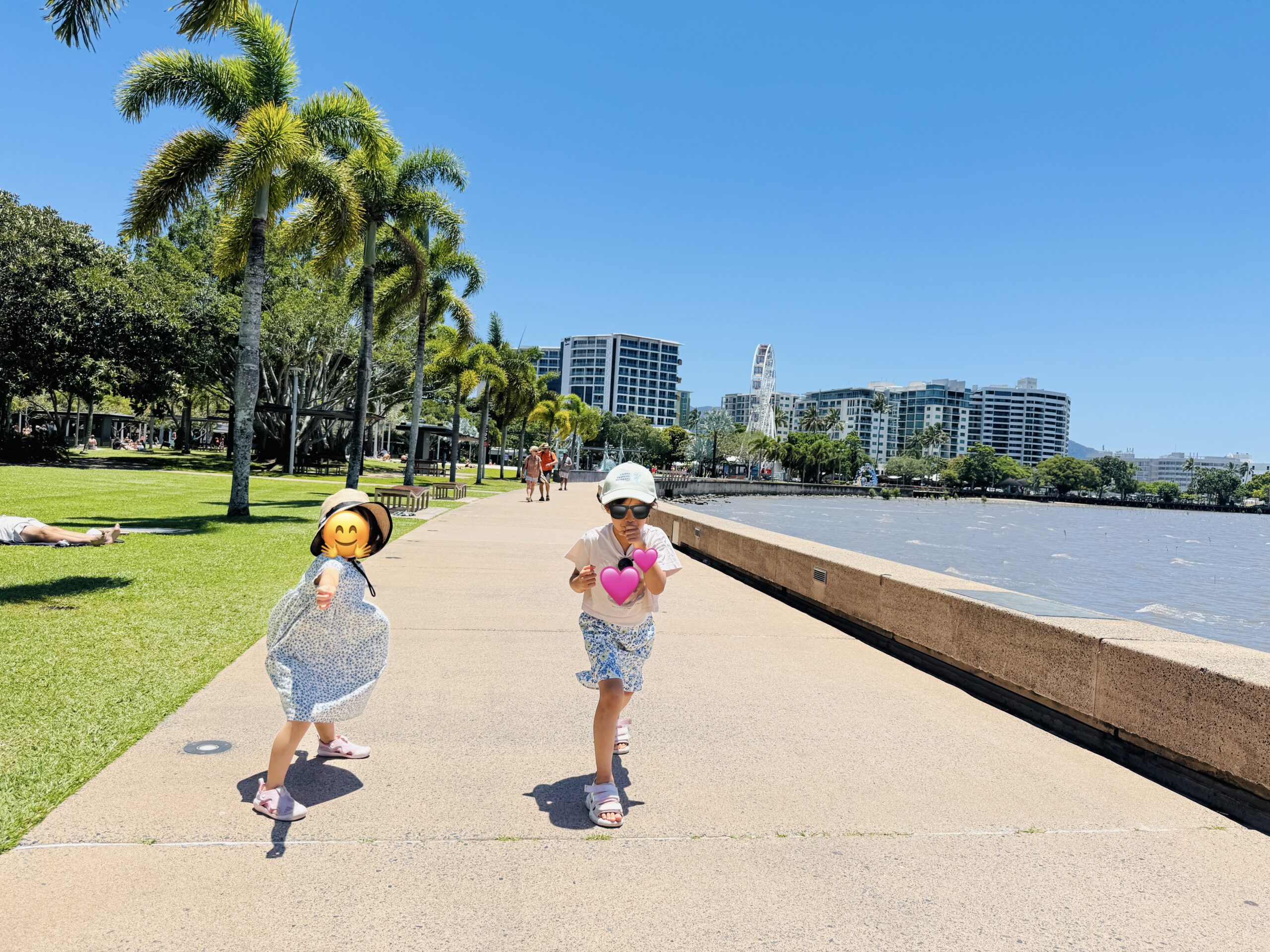 ケアンズ中心部:家族と海沿いを散策
