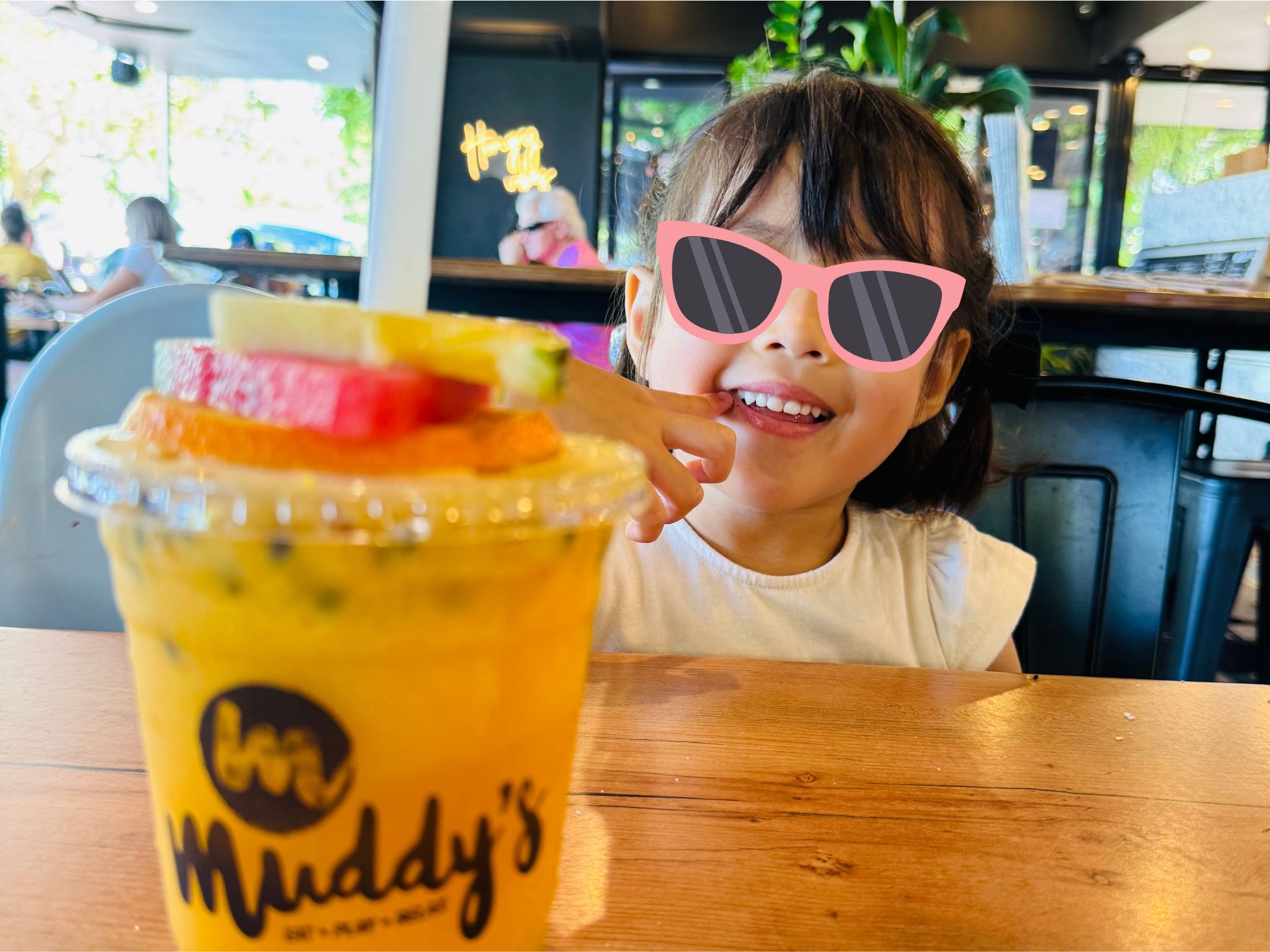 ケアンズのマディーズ・カフェ店内にて