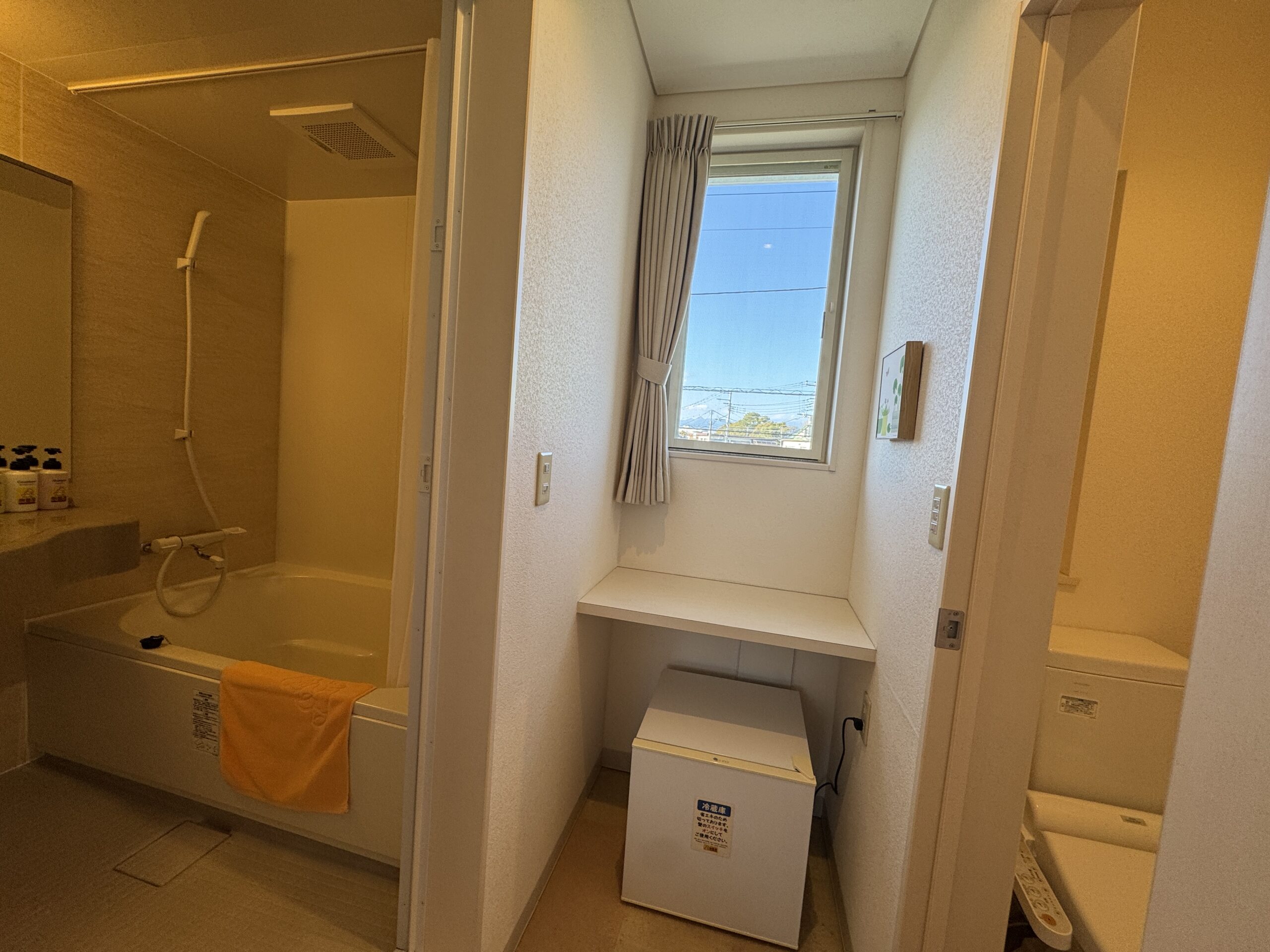 ファミリーホテル旅籠屋・富士田子の浦：セバレートタイプのバス・トイレ